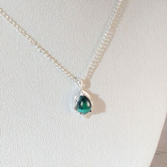 Malachite Pendant Necklace 18" Chain - Picture 8 of 8